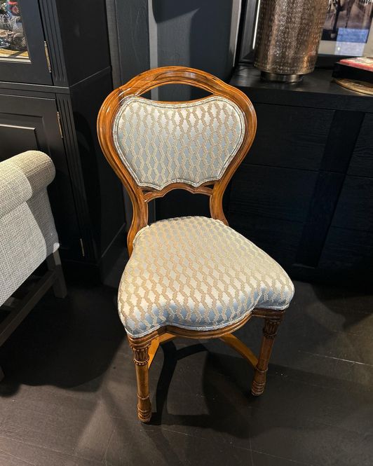 Hovedbilde Barokkstol trukket i stoff fra Manuel Canovas 