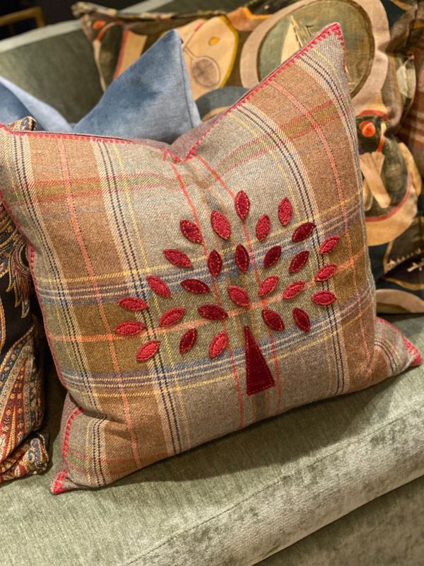 Mulberry pute med rødt tre 50x50 i ull 