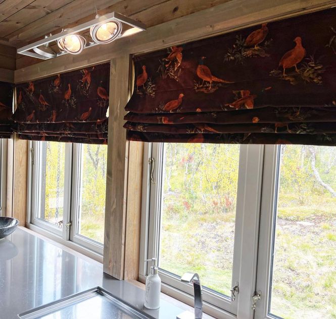 Hovedbilde Liftgardiner i stoff fra Mulberry - fasan 