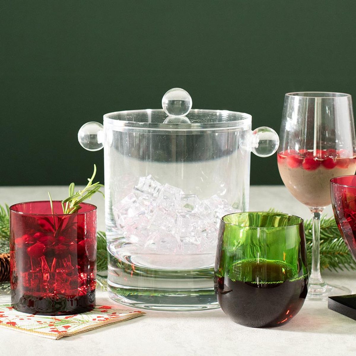 Acrylic 60oz Ice Bucket & Lid in Crystal Clear - isbøtte